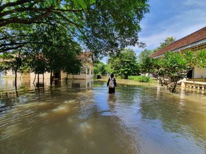 Cambodian Aquaculturist Association offers flood relief support to hatcheries
