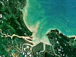 1.Satellite image of sediment flow from Fitzroy River to Great Barrier Reef_Sentinel-2_credit_European Union