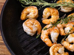 fried-shrimps-with-herbs-close-up-view