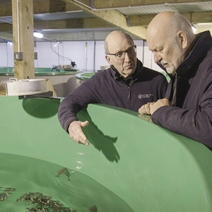 otter-ferry-seafish-md-alastair-barge-lef-with-chair-bjorn-apeland-credit-magne-langaker-web